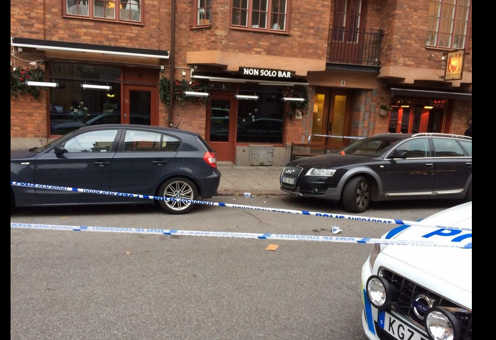 Polisen har spärrat av delar av centrala Stockholm. 